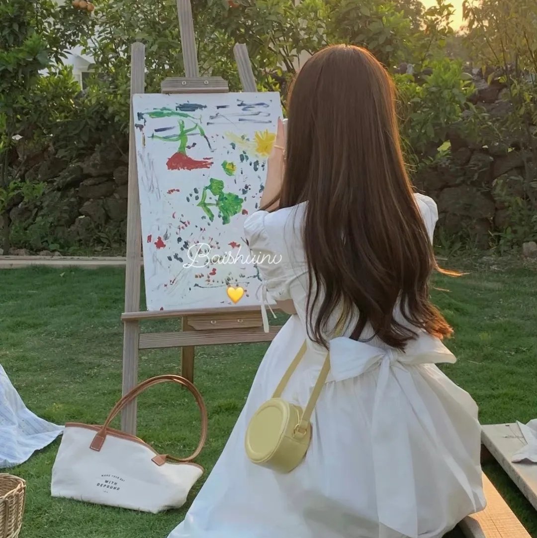 沙滩上的夏娃